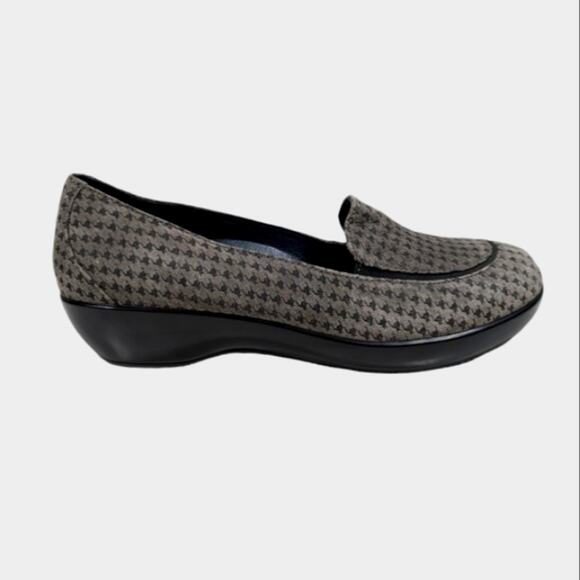 Dansko Debra Houndstooth Loafers GUC $149 Size 38   US 7.5/8  S3077 - Picture 2 of 10